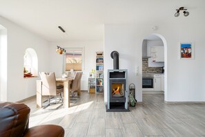 Unclassified image, 4 of 36, button - Midsummer - Beautiful vacation home (100sqm) for 6 people with fireplace, garden and (Krummhörn)