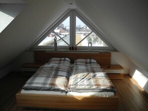 2 slaapkamers, een bureau, wifi