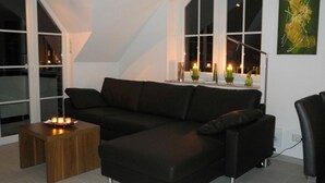 Living area - Grachterum - Exklusive Ferienwohnung mit Wasserlage (Krummhörn)