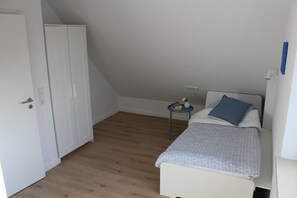 Unclassified image, 3 of 40, button