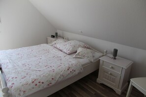 3 bedrooms, desk, WiFi - Sonnberger - Dog-friendly 110sqm vacation home for 5-6 pers. with garden + fireplace (Krummhörn)