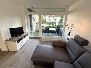 Unclassified image, 3 of 31, button