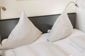2 bedrooms, iron/ironing board, WiFi