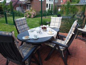 Unclassified image, 2 of 27, button