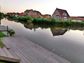 Unclassified image, 3 of 27, button