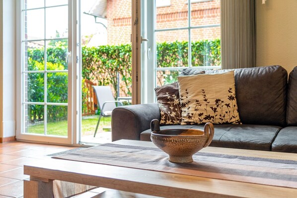 TV, fireplace, stereo