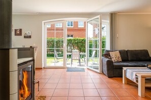 TV, fireplace, stereo