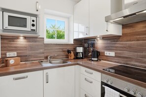 Fridge, microwave, oven, stovetop - Marie Christin - Holiday apartment (75sqm) for 4 persons and dog with terrace in (Krummhörn)