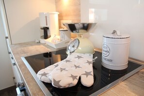 Coffee and/or coffee maker - Deichbude - The "Deichbude" centrally located in Greetsiel! (Krummhörn)