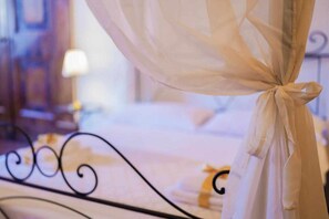 3 Schlafzimmer, Schreibtisch, Bügeleisen/Bügelbrett, Reisekinderbett