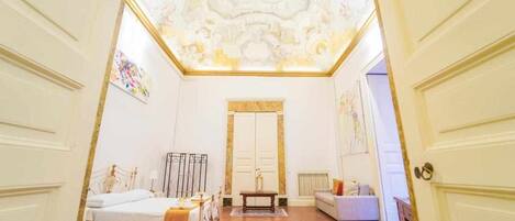 3 Schlafzimmer, Schreibtisch, Bügeleisen/Bügelbrett, Reisekinderbett