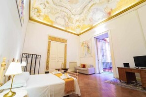 3 chambres, bureau, fer et planche à repasser, lit parapluie