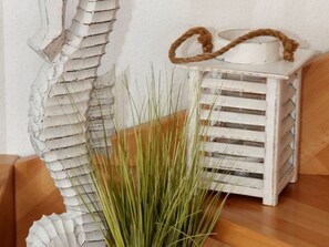 Unclassified image, 2 of 18, button - Nordlicht - Holiday home (100sqm) for 6 people with fireplace and garden in a central location. (Norden)