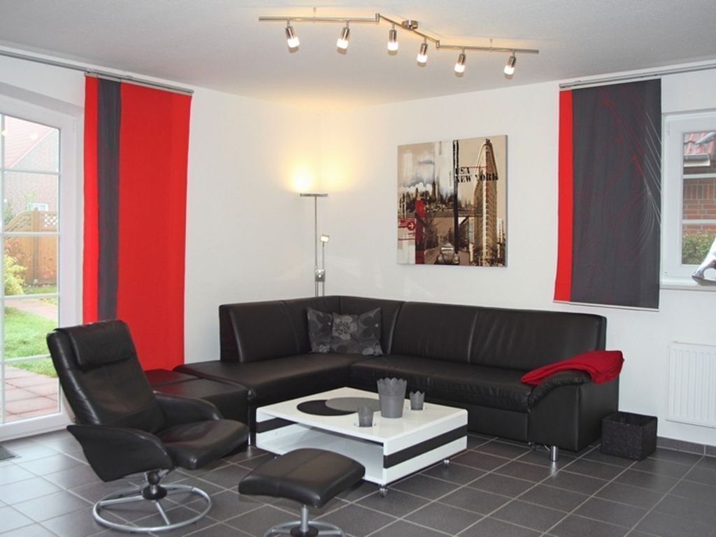 Télévision, cheminée, lecteur de DVD, chaîne hi-fi