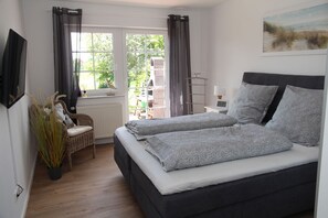 2 bedrooms, iron/ironing board, WiFi