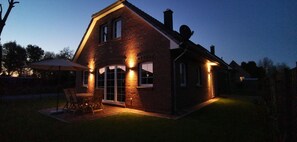 Exterior - Dat Hygge Huus - New vacation home in the immediate vicinity of the cutter harbor (Krummhörn)