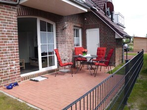 Outdoor dining - Friesenrose - Cozy vacation apartment near the twin mills (Krummhörn)
