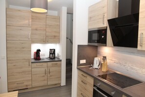 Unclassified image, 4 of 25, button