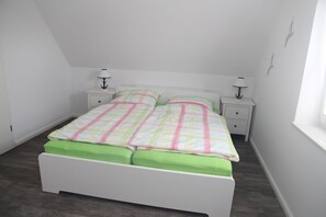 3 bedrooms, WiFi - Anchorage - Family-friendly semi-detached house in a quiet location (Krummhörn)