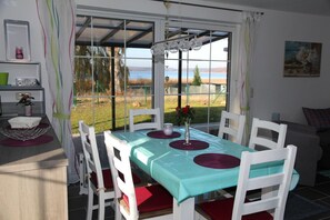 Dining - Ruth - 85sqm vacation home for 4 people with garden and fantastic lake view (Warin)