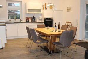 Unclassified image, 5 of 25, button