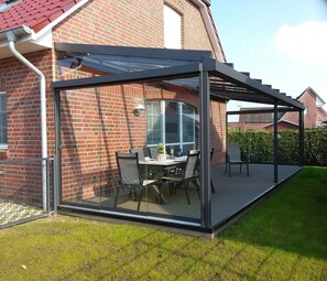 Unclassified image, 3 of 25, button