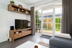 Tv, dvd-spelare och en stereo