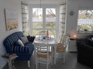 Dining - Kolibri - Beautiful upper floor apartment (80sqm) for 4 persons with balcony and sep. (Krummhörn)
