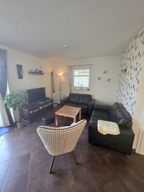 TV, fireplace, DVD player, stereo