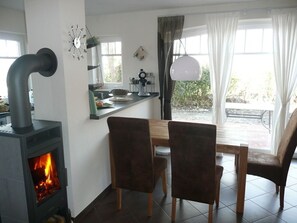 Dining - Krosse Krabbe - Ferienhaus mit Freiem Blick auf den Deich! (Krummhörn)