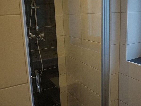 Unclassified image, 1 of 34, button