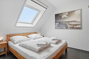 2 bedrooms, WiFi - Meerzeit - Schöne Obergeschosswohnung mit Wasserzugang (Krummhörn)