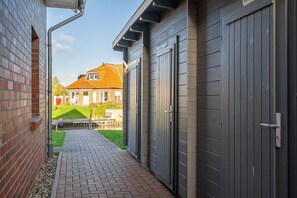 Unclassified image, 5 of 22, button