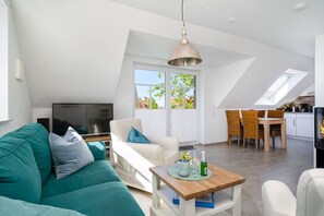 Fernseher, Kamin, DVD-Player