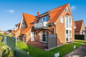 Unclassified image, 4 of 25, button