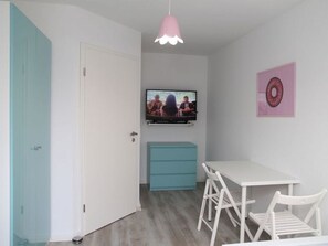 Unclassified image, 5 of 25, button