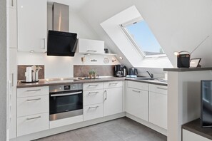 Coffee/tea maker, fridge, microwave, oven