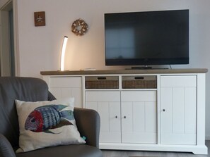 TV - Nautilus - Apartment (55sqm) for 4 persons with terrace and sep. Guest WC (Krummhörn)