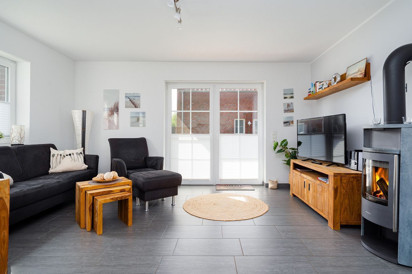 TV, fireplace, stereo