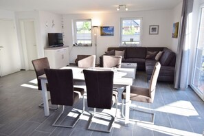 Unclassified image, 4 of 30, button