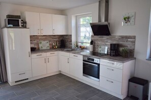 Unclassified image, 2 of 30, button