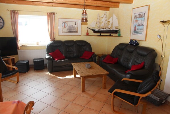 Fernseher, Kamin, Stereoanlage