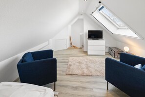 Interior - Pusteblume - Modern 75sqm apartment for 4 people with fireplace & balcony in (Krummhörn)