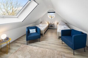 2 bedrooms, WiFi - Pusteblume - Modern 75sqm apartment for 4 people with fireplace & balcony in (Krummhörn)