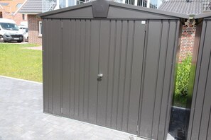 Unclassified image, 3 of 21, button