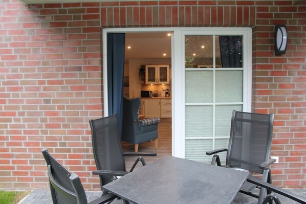 Unclassified image, 1 of 25, button