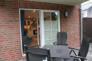 Unclassified image, 4 of 25, button