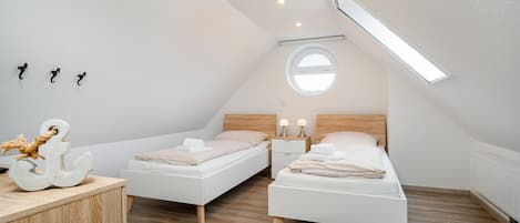 2 bedrooms, iron/ironing board, WiFi