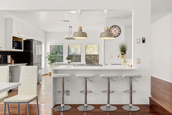 Refrigerador, microondas, horno, placa de cocina