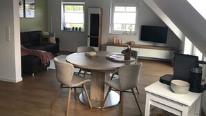 Unclassified image, 5 of 18, button - Mühlenblick - View of the mill: Cozy vacation apartment in Greetsiel on the North Sea (Krummhörn)